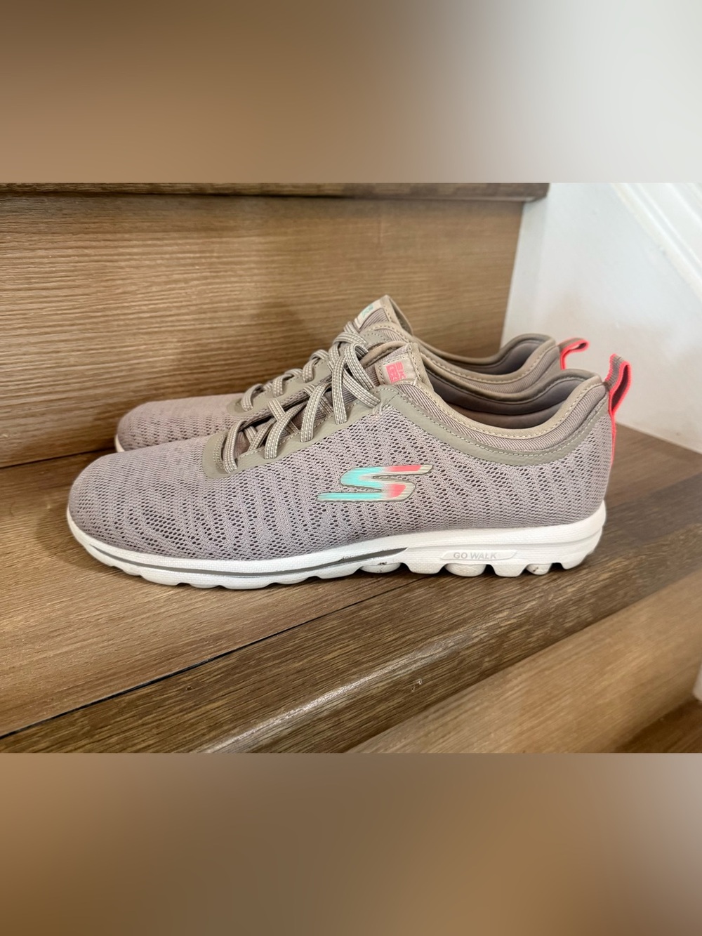 Skechers Women's Go Shoes with Mint & Coral Accent size 10